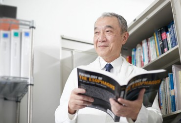 岩切勝彦教授 お持ちの本は私の著書Pathology of the Esophagus第3版です 日本医科大学消化器内科学ホームページから転載 岩切勝彦教授から転載の許可をいただきました