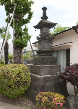 1600年頃梶原塚(3)宝篋印塔 1831年天保2年に再興　1904年明治37年に福性寺に移設（堀船郷土史より）