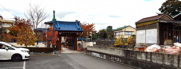 白山神社の社務所が取り壊しとなり参道から福性寺の見える範囲が広がりました