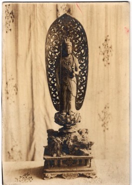 福性寺所蔵の写真の裏には昭和三年二月八日 白山神社昇格記念 白山神社本尊（？）十一面観世音菩薩 とあります 真言宗豊山派総本山長谷寺のご本尊様と大変似たお姿をしています（宮寺聖也師談）