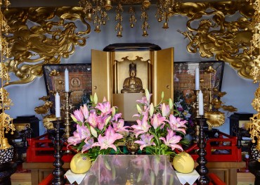 ご本尊様 蓮台が隠されています