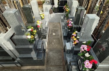 平成時代の終わりごろから令和2年までにお檀家になったご家庭の墓所 七つの墓所全てに新鮮な生花がお供済みでした
