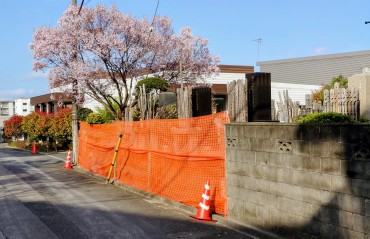 3月27日撮影 塀の工事が進んでいます