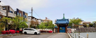 夕方撮影しました 閉門は午後4時です